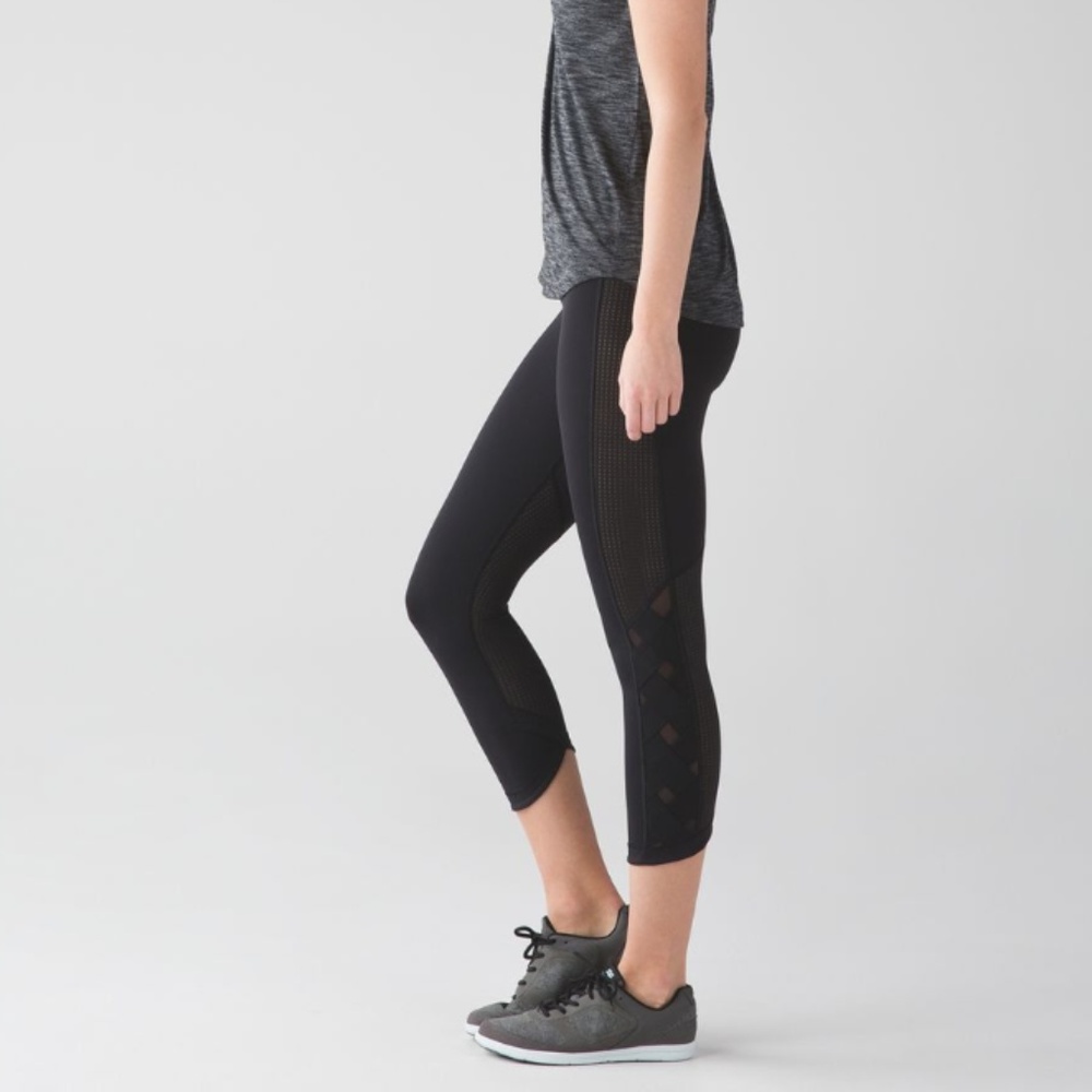 Lululemon Var-City Crop Size 4 Black Luxtreme
